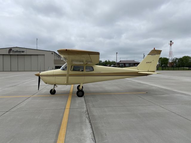 Cessna Skyhawk (N7454T)