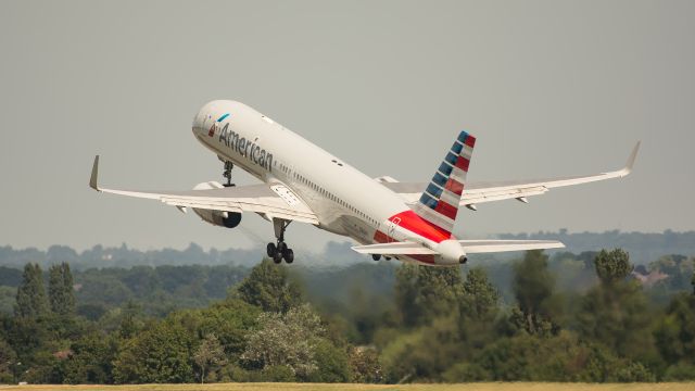 Boeing 757-200 (N188AN) - American Boeing 757 leaves BHX, This aircraft has now been converted to a freighter.