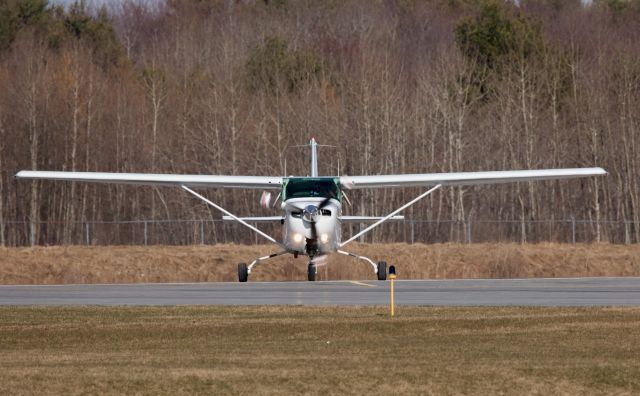 Cessna Cutlass RG (N9530B) - Just landed RW 32