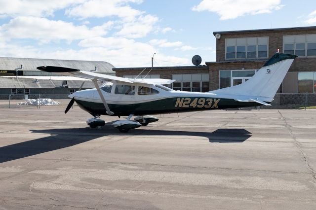 Cessna Skylane (N2493X)