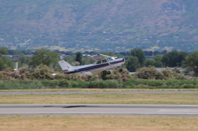 Cessna Skyhawk (N738JD) - From a old spotting trips a long time ago here’s a Cessna starting a very steep and rapid climb. br /Best viewed in full! 