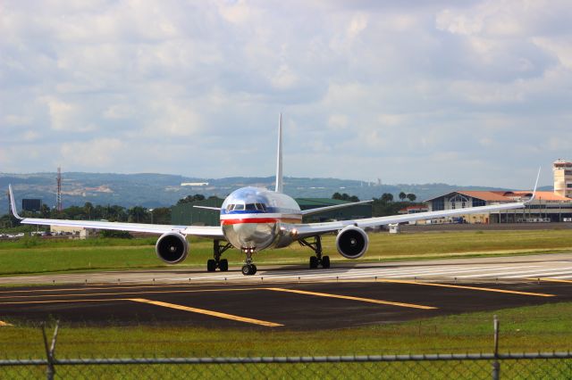 BOEING 767-300 (N381AN) - American 697 arriving from New York (KJFK)