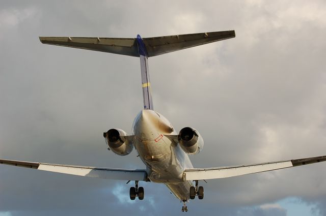 McDonnell Douglas MD-83 —