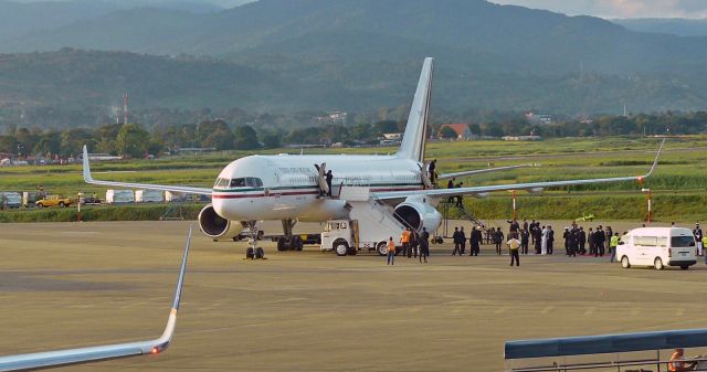 Boeing 757-200 (TAP1) - Mexican presidential aircraft.