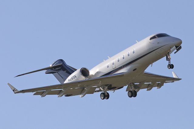 Bombardier Challenger 300 (N265K) - KPBI