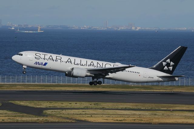 BOEING 767-300 (JA614A)