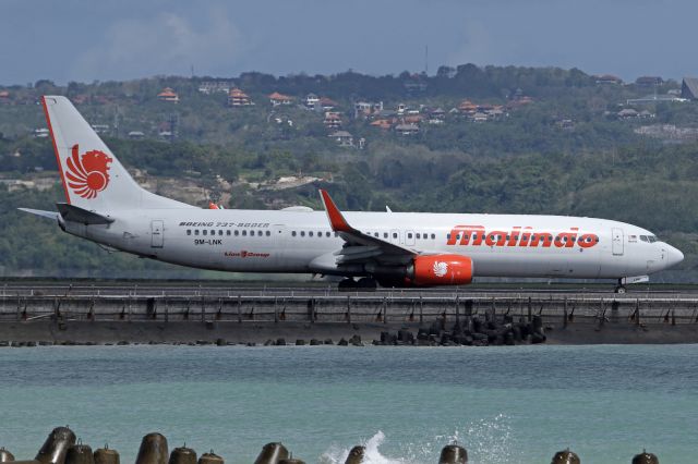 Boeing 737-700 (9M-LNK)