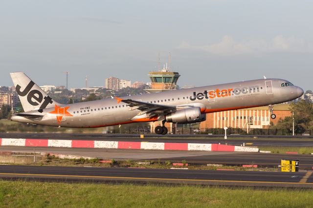 Airbus A321 (VH-VWZ) - JQ952/JST952 to CNS Cairns, R34L SYD/YSSY 19/11/2017