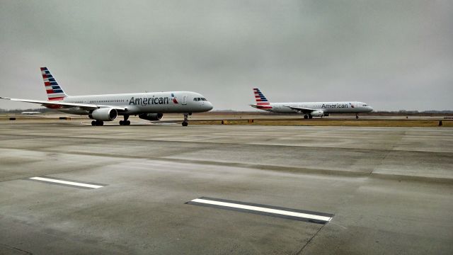 Boeing 757-200 (N205UW) - With N507AY in the background