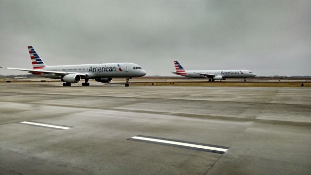 Boeing 757-200 (N205UW) - With N507AY in the background