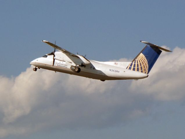 de Havilland Dash 8-200 (N363PH)