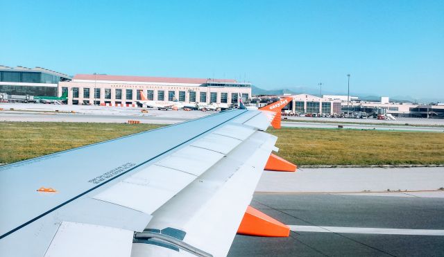 Airbus A320 (G-EZWD)