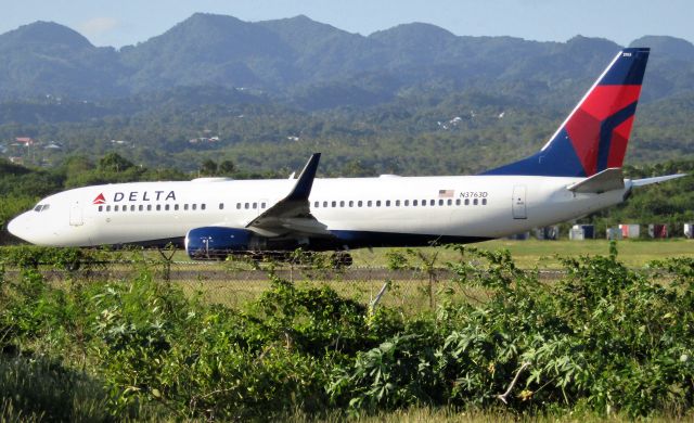 Boeing 737-800 (N3763D)