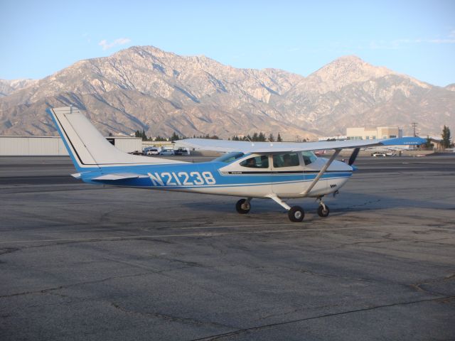 Cessna Skylane (N21238) - 1972 Cessna 182P