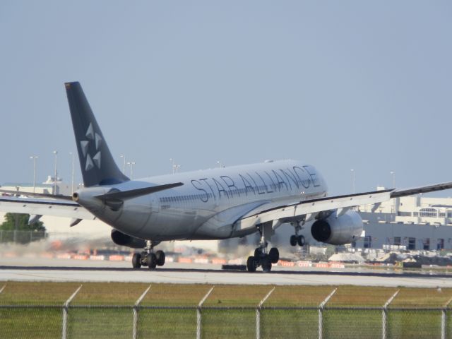 Airbus A330-200 (N280AV)