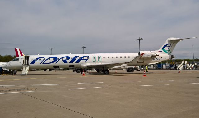 Canadair Regional Jet CRJ-900 (S5-AAL)