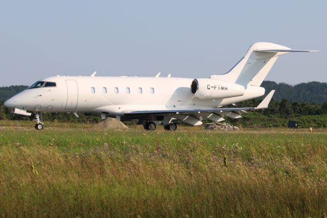 Bombardier Challenger 300 (C-FTMA)