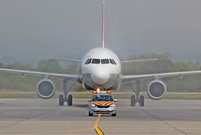 Airbus A321 (B-1663) - FTWA in honor of the first flight of Sichuan Airlines to UHWW