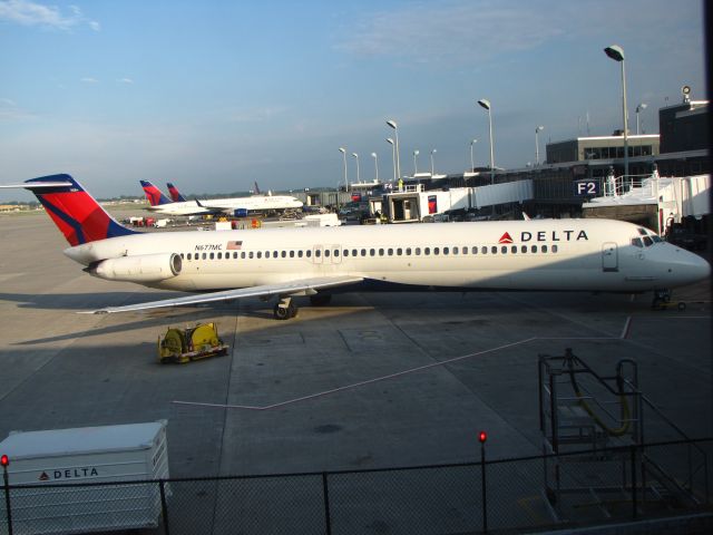 McDonnell Douglas DC-9-50 (N677MC)