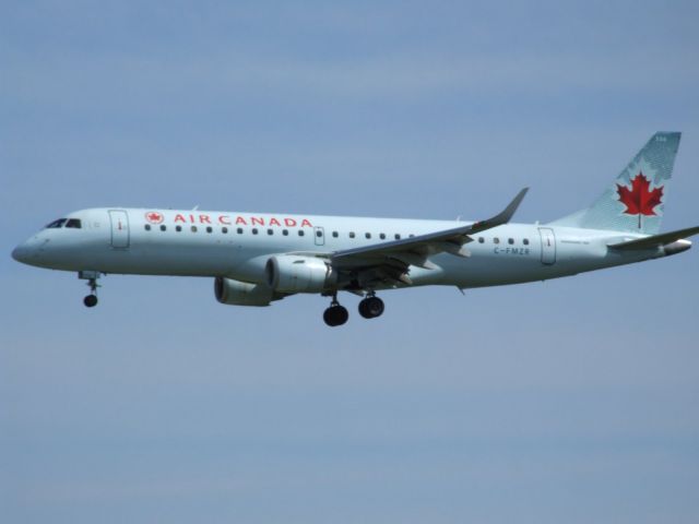 Embraer ERJ-190 (C-FMZR) - Arriving from the Bahamas MYEF