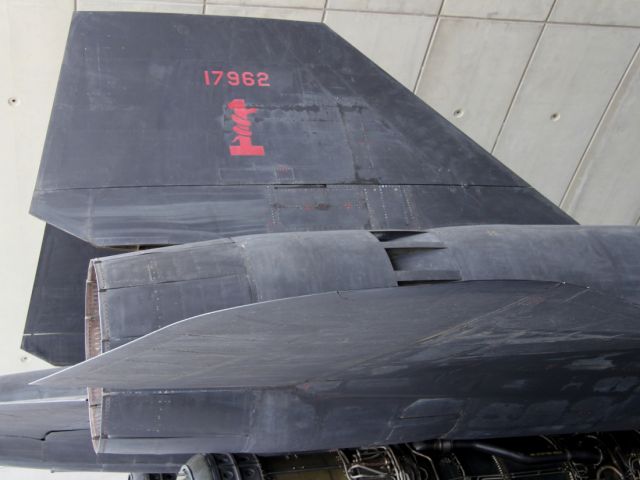 — — - The 2 vertical stabilizors or stabilators were designed to be variable, to meet the needs of flying at Mach 3. Here we see the only Lockheed SR-71 to be located outside the U.S. on display at the American Air Museum at Duxford.