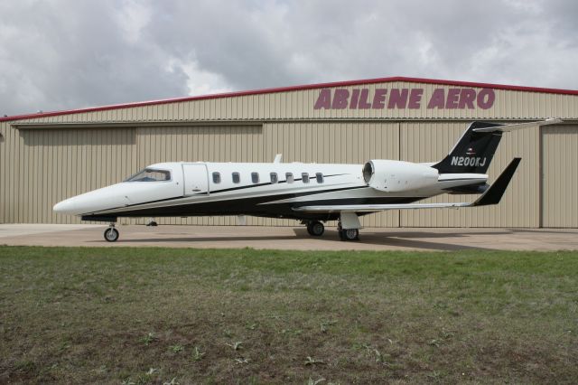 Learjet 40 (N200KJ)