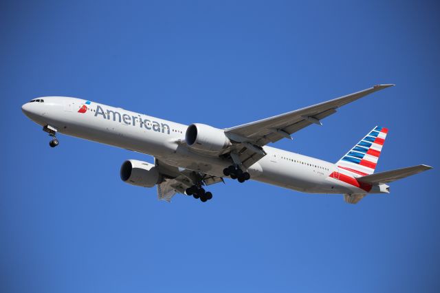 BOEING 777-300ER (N718AN)