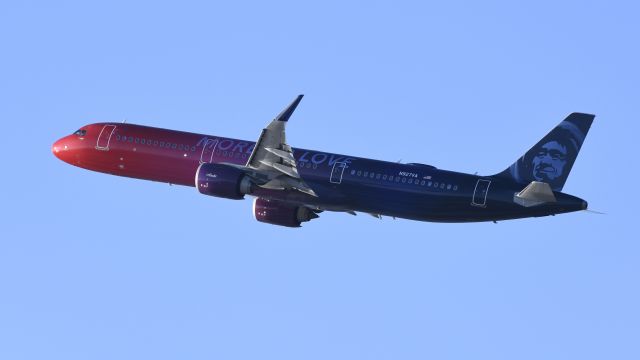 Airbus A321neo (N927VA) - Departing LAX on 25R