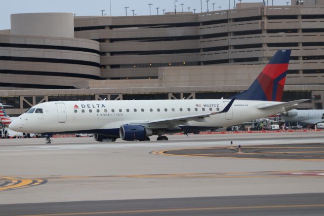 Embraer ERJ 175 (N637CZ)