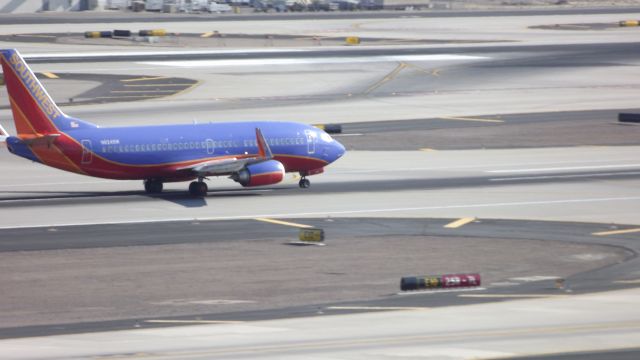 BOEING 737-300 (N624SW)