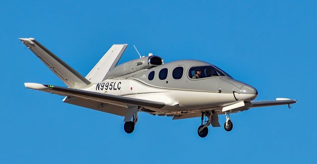 Cirrus Vision SF50 (N995LC) - N995LC  2020 Cirrus Vision  SF50 G2 s/n 186 - North Las Vegas Airport  KVGT, VGTbr /Photo: Tomás Del Corobr /November 4, 2021