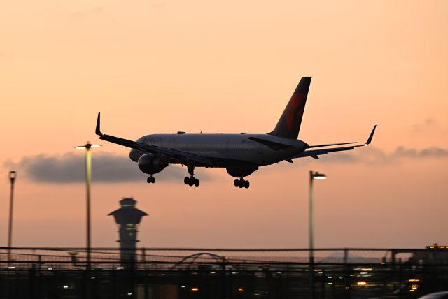 Boeing 757-200 (N703TW)