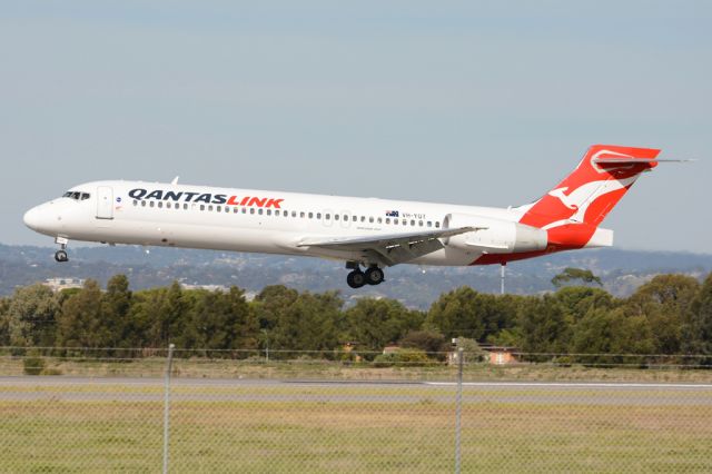 Boeing 717-200 (VH-YQT) - About to put down on runway 05. Thursday, 8th May 2014.