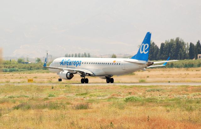 Embraer ERJ-190 (EC-KYP)