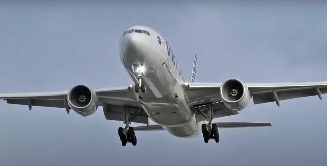 Boeing 777-200 — - Photo captured from video produced and posted by Big Jet Tv (www.bigjet.tv) with their permission. Video was a live coverage of jets landing on Rwy 27L during Eunice Storm (www.youtube.com/watch?v=vPQh1FrbOc0).