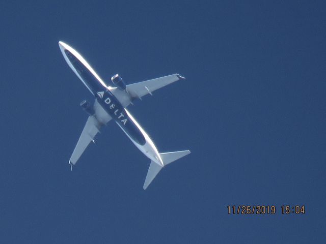 Boeing 737-900 (N915DU)