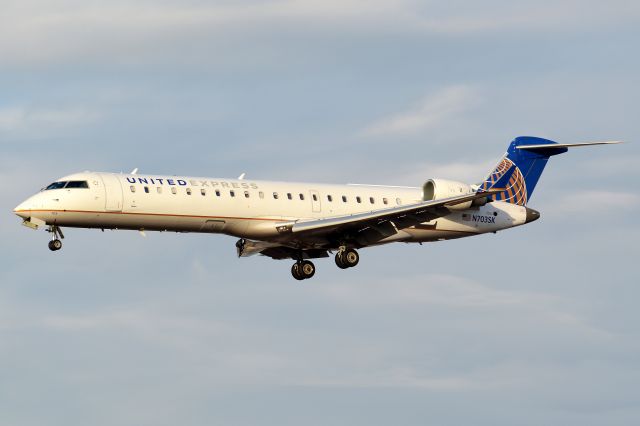 Canadair Regional Jet CRJ-700 (N703SK)