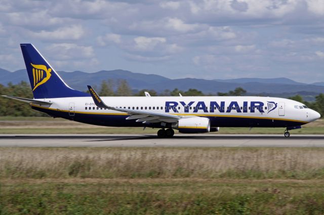 Boeing 737-800 (EI-DYC)