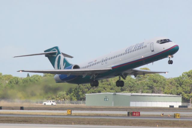 Boeing 717-200 (N899AT) - AirTran Flight 1229 (N889AT) departs Runway 14 at Sarasota-Bradenton International Airport enroute to Indianapolis International Airport