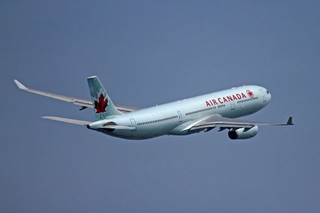 Airbus A330-300 (C-GFUR)