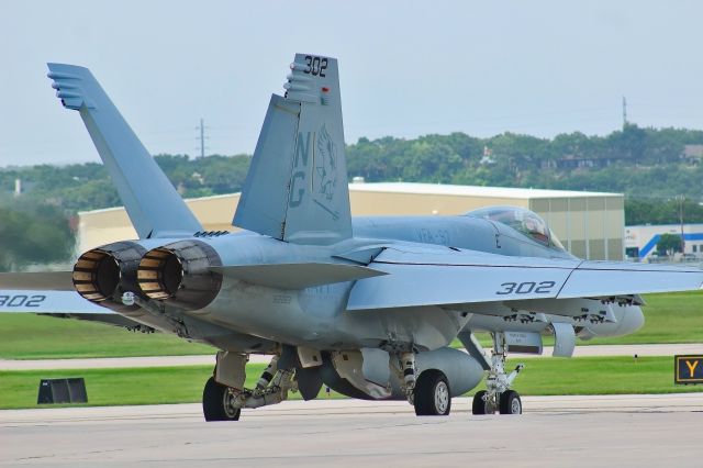 McDonnell Douglas FA-18 Hornet (16-8869)