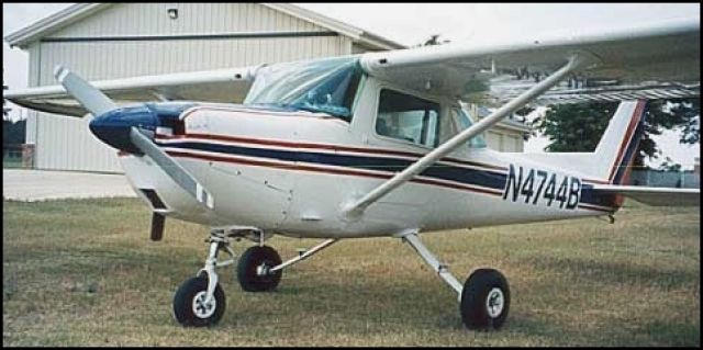 Cessna Skyhawk (N4744B)