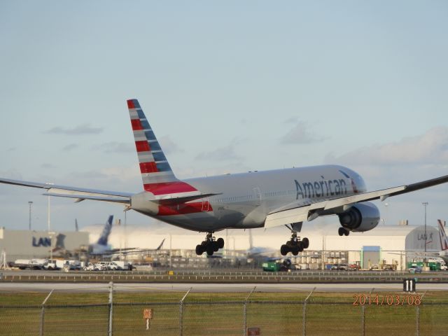 Boeing 777-200 (N787AL)