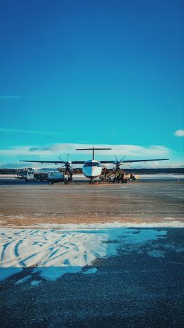de Havilland Dash 8-400 (C-GGOY) - C-GGOY Receiving Ground Service