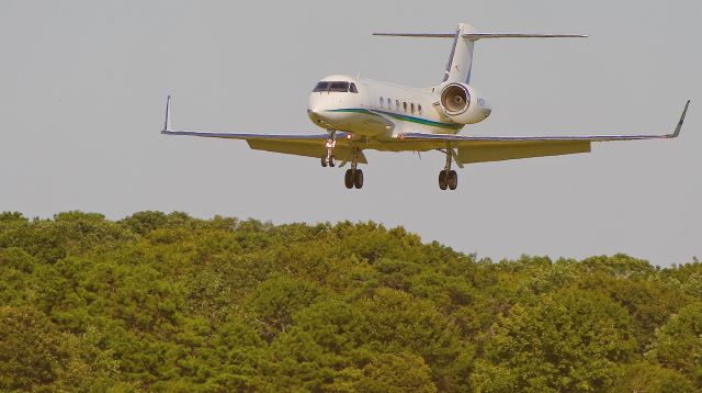 Gulfstream Aerospace Gulfstream IV (N450PG) - Landing Cape May County NJ runway 28