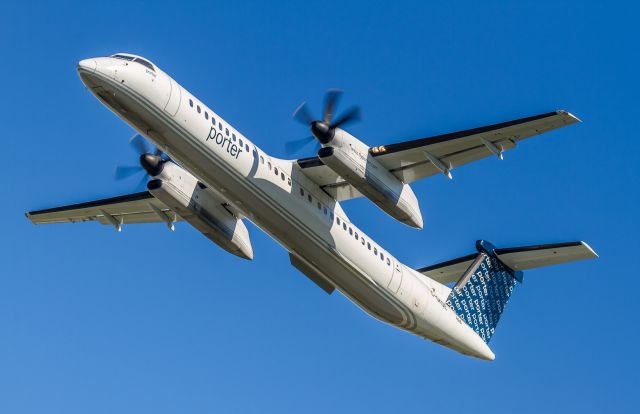 de Havilland Dash 8-400 (C-GKQE)