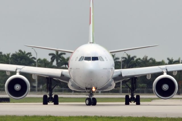 Airbus A330-200 (CS-TOI)