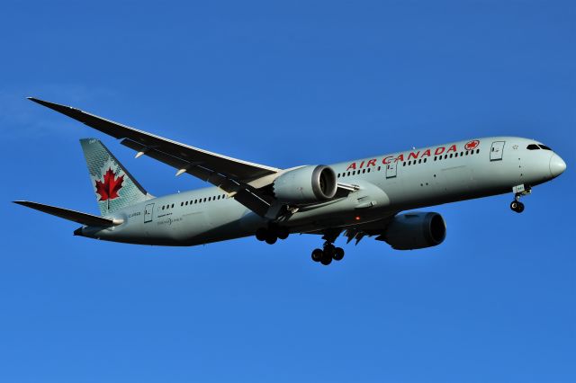 Boeing 787-9 Dreamliner (C-FRSO) - Air Canada Boeing 787-9 Dreamliner arriving at YYC on Jan 3.