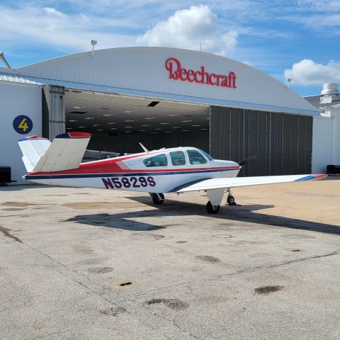 Beechcraft 35 Bonanza (N5829S) - S-35 Bonanza