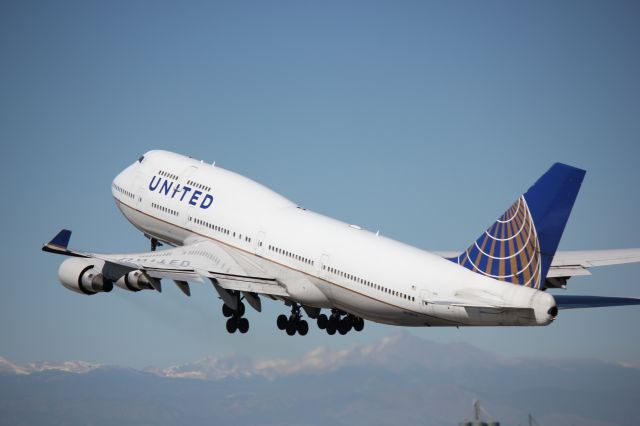 Boeing 747-400 (N128UA) - Departing runway 25 for Honolulu